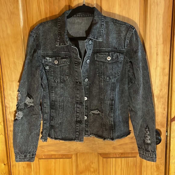 🔥Boutique🔥Blake Distressed Jean Jacket - Picture 6 of 15